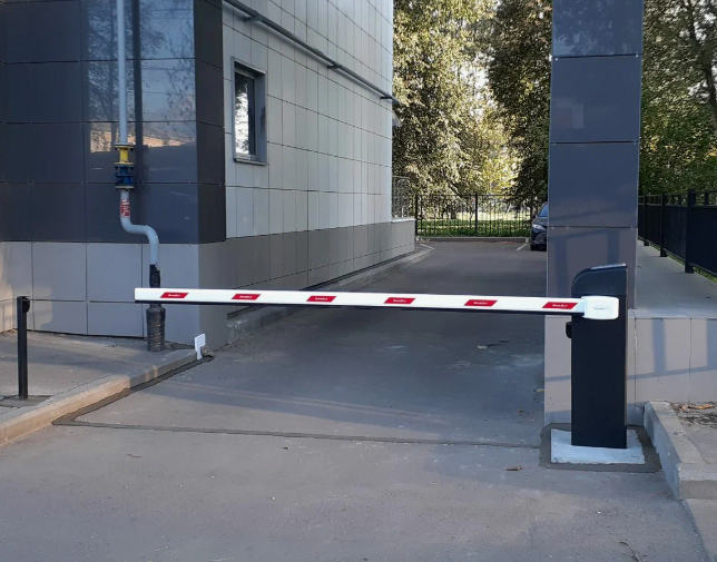 Установка шлагбаума для многоквартирного дома